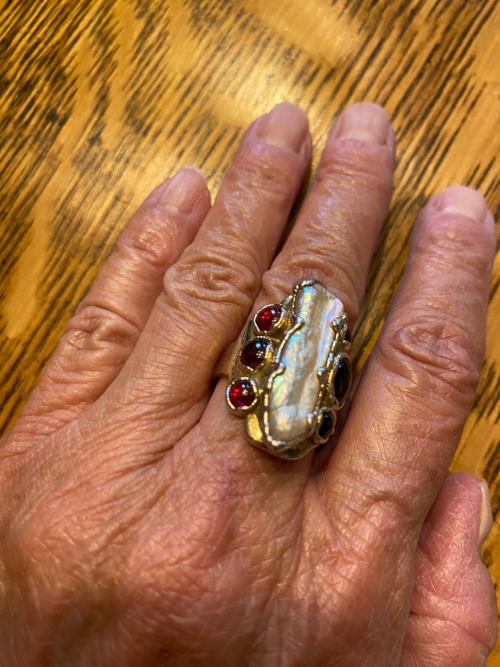Absolutely beautiful Vintage Freshwater Pearl & Garnet Ring. Size 7 3/4